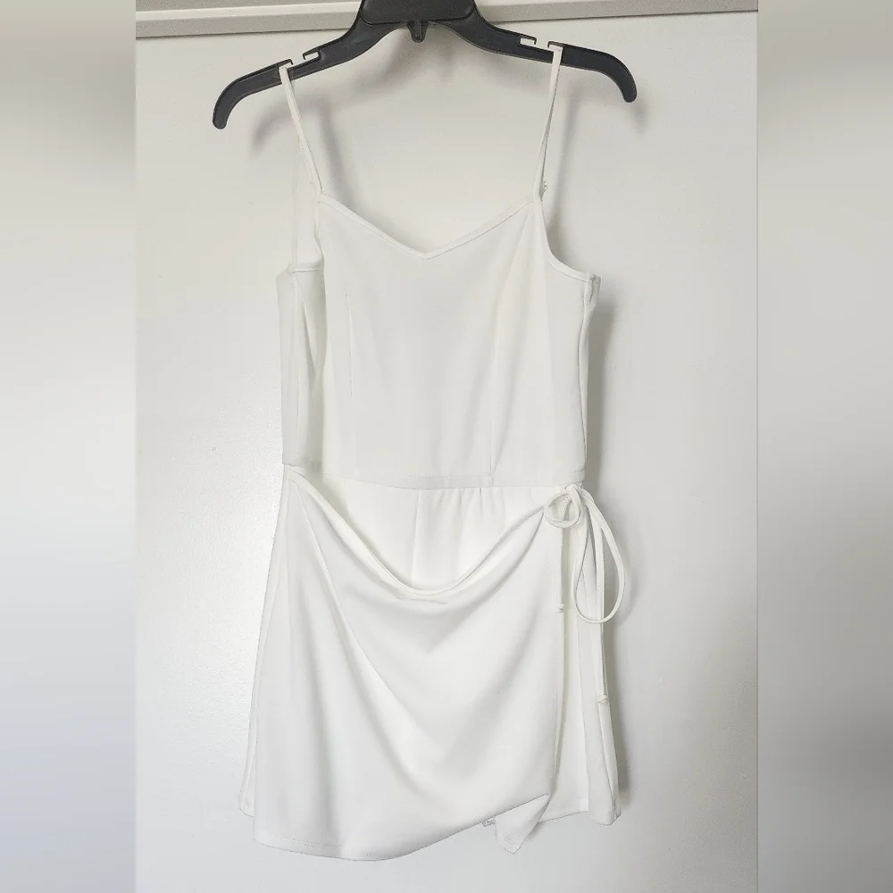 Moa Moa V-Neck Sleeveless Wrap Tie Side Ivory Romper Junior Size L - Picture 4 of 6